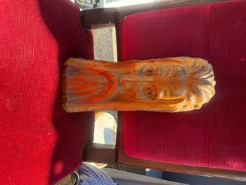 Houtbeeld beschikbaar voor biedingen