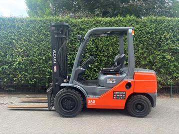 Toyota TONERO 30 heftruck triple mast beschikbaar voor biedingen
