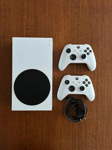 Xbox Series X met 2 controllers beschikbaar voor biedingen
