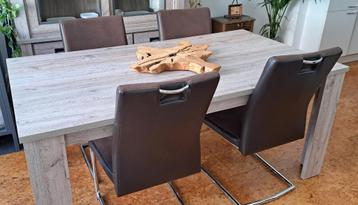 Chaises  beschikbaar voor biedingen
