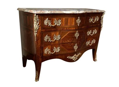 Commode Louis XV en marqueterie du XVIIIe siècle, Antiquités & Art, Antiquités | Meubles | Chaises & Canapés, Enlèvement ou Envoi