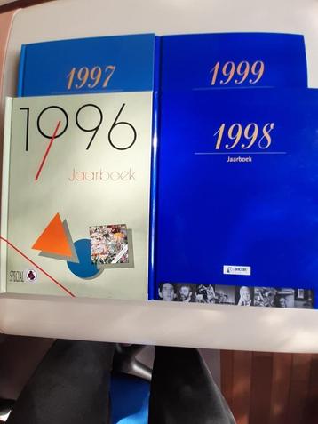 Vier jaarboeken van 1996 tot en met 1999
