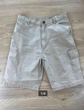 zeer lichte zomershort - maat 10 jaar - maat 140 beschikbaar voor biedingen