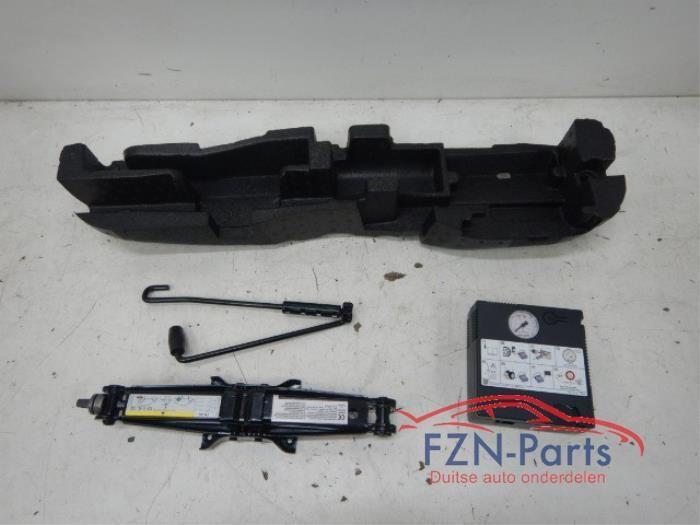 Audi A3 8Y Schuim + Gereedschap + Krik + Luchtpomp, Auto-onderdelen, Overige Auto-onderdelen, Gebruikt, Ophalen of Verzenden