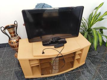 Tv Philips en/ of tv-meubel ( 20 euro apart, 45 samen) beschikbaar voor biedingen