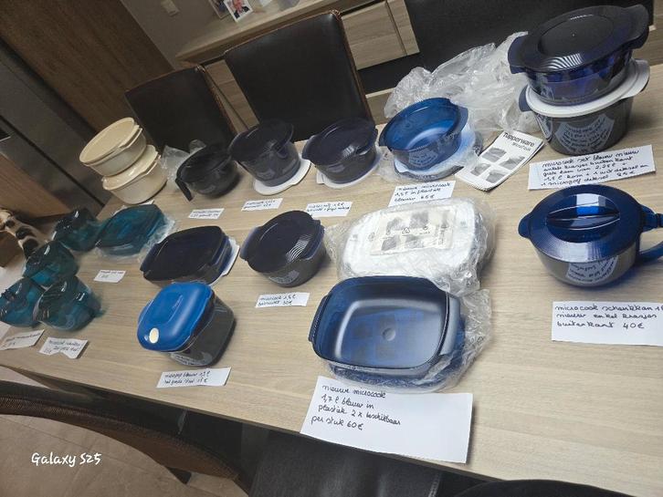 Tupperware microplus en microcook, Maison & Meubles, Cuisine| Tupperware, Utilisé, Récipient ou Bol, Bleu, Crème, Enlèvement ou Envoi