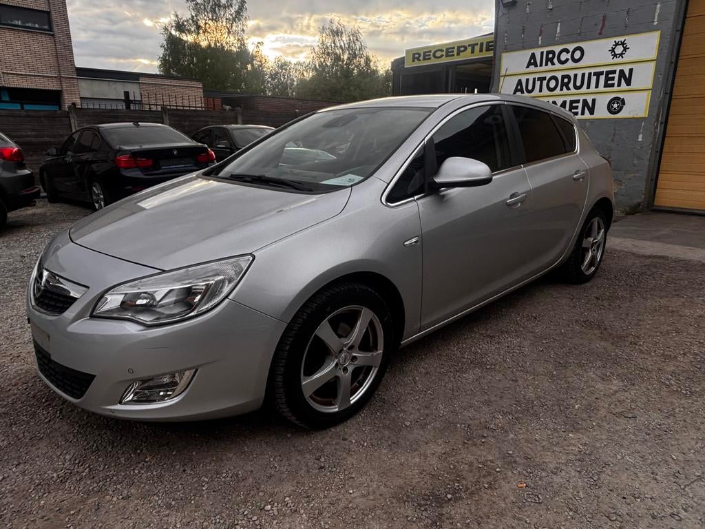 Opel astra 1.6 benzine/automaat/word gekeurd voor verkoop, Auto's, Opel, Euro 5, Zwart, 4 cilinders, Leder en Stof
