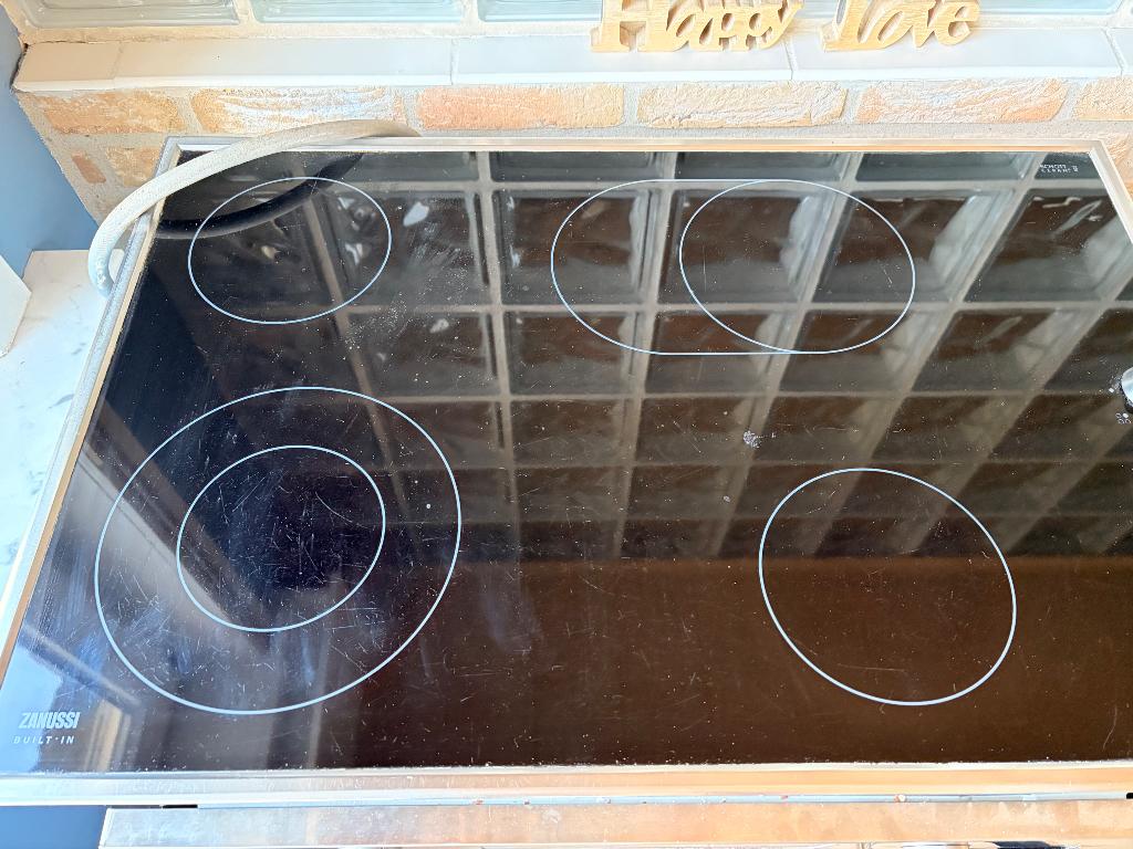 Keramische kookplaat Zanussi, Ophalen, Gebruikt, Keramisch, 4 kookzones