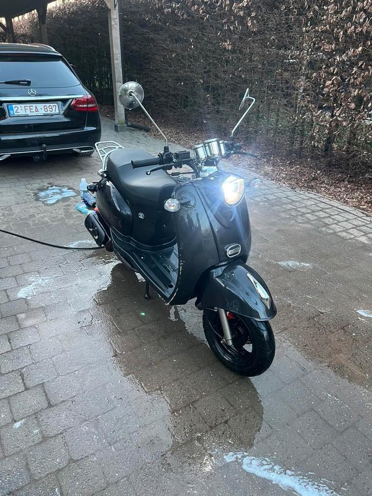 Venesi Zoë scooter, Vélos & Vélomoteurs, Scooters | Piaggio, Utilisé, Autres modèles, Classe B (45 km/h), Enlèvement