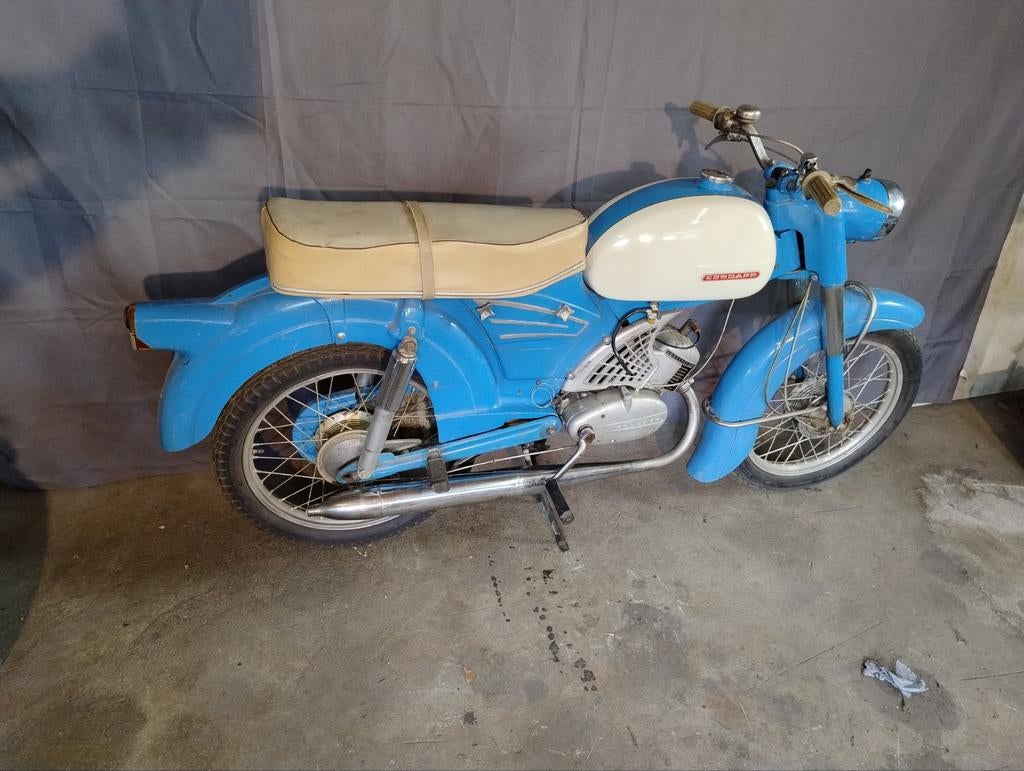 Ik zoek oude brommers voor loop of sloop, Enlèvement