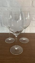 3 kristallen wijnglazen met geslepen tekening, Enlèvement