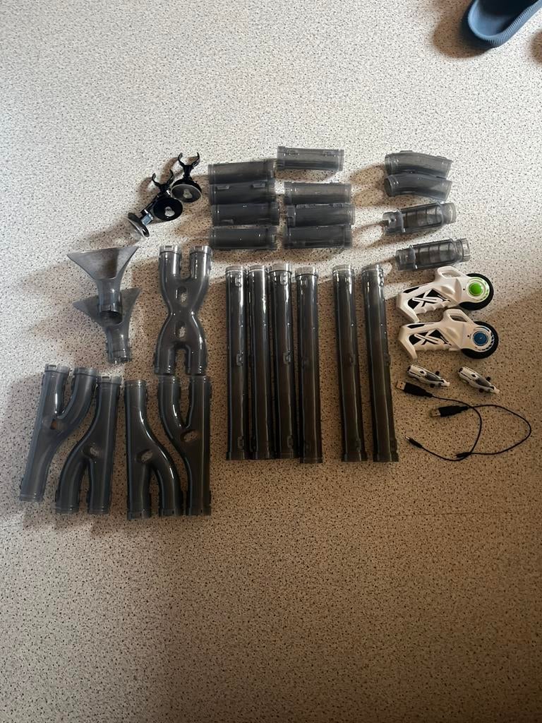 Exost loop twin tower, Enfants & Bébés, Jouets | Circuits, Autres marques, Électrique, Comme neuf, Enlèvement