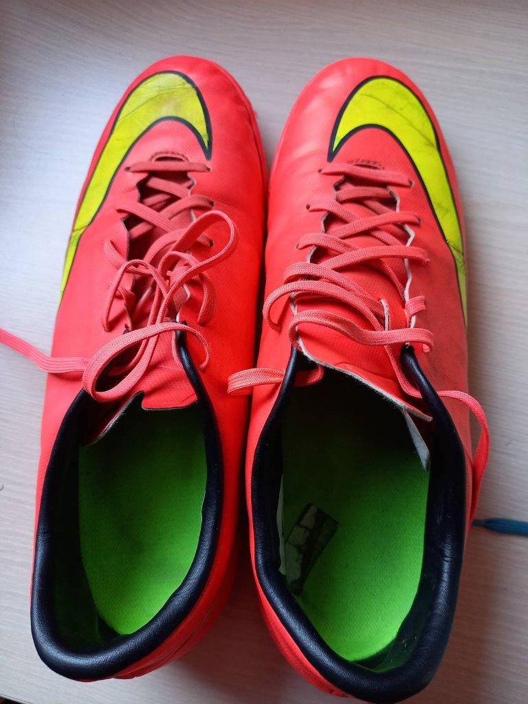 Rood/oranje voetbalschoenen Nike, Sports & Fitness, Football, Enlèvement, Utilisé, Chaussures