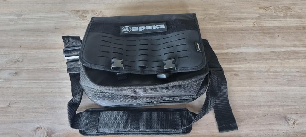 Apeks duikontspanner tas, Ophalen