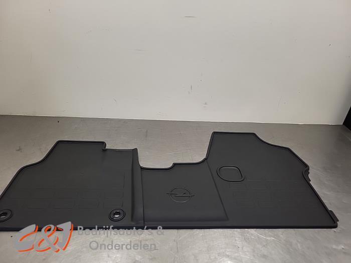 Matten Set van een Opel Vivaro, Auto-onderdelen, Interieur en Bekleding, Opel, Gebruikt, 3 maanden garantie, Ophalen of Verzenden