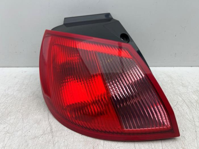 Feu arrière gauche d'un Mitsubishi Colt, -, 3 mois de garantie, Utilisé, Mitsubishi