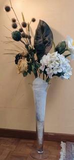 vase avec fleurs artificielles, Enlèvement