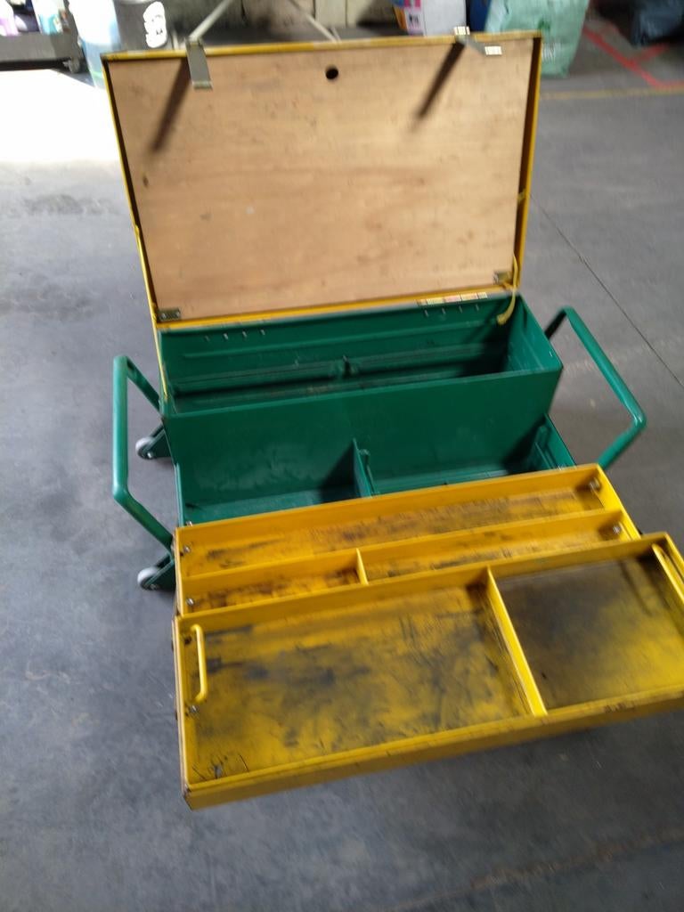 Verrijdbare opbergkist, Ophalen