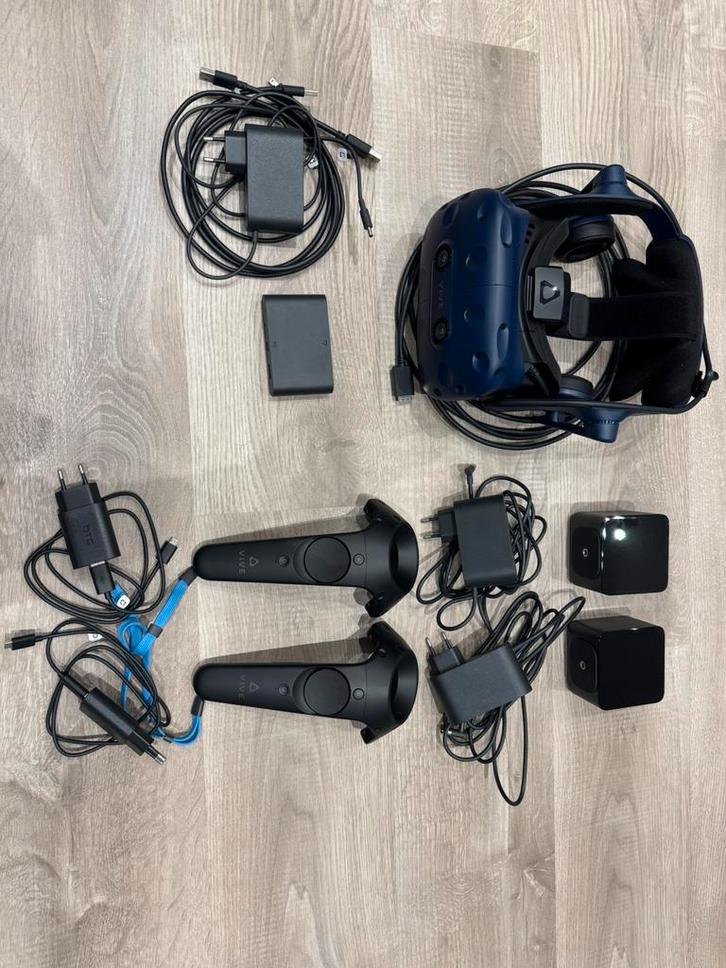 VR Bril - HTC Vive Pro Starter Kit, Consoles de jeu & Jeux vidéo, Virtual Reality, Comme neuf, PC, Lunettes VR, Enlèvement