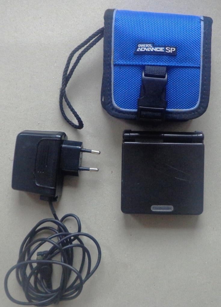 Gameboy Advance SP Zwart + originele oplader + tasje, Ophalen of Verzenden, Zo goed als nieuw, Game Boy Advance SP, Met beschermhoes of tas