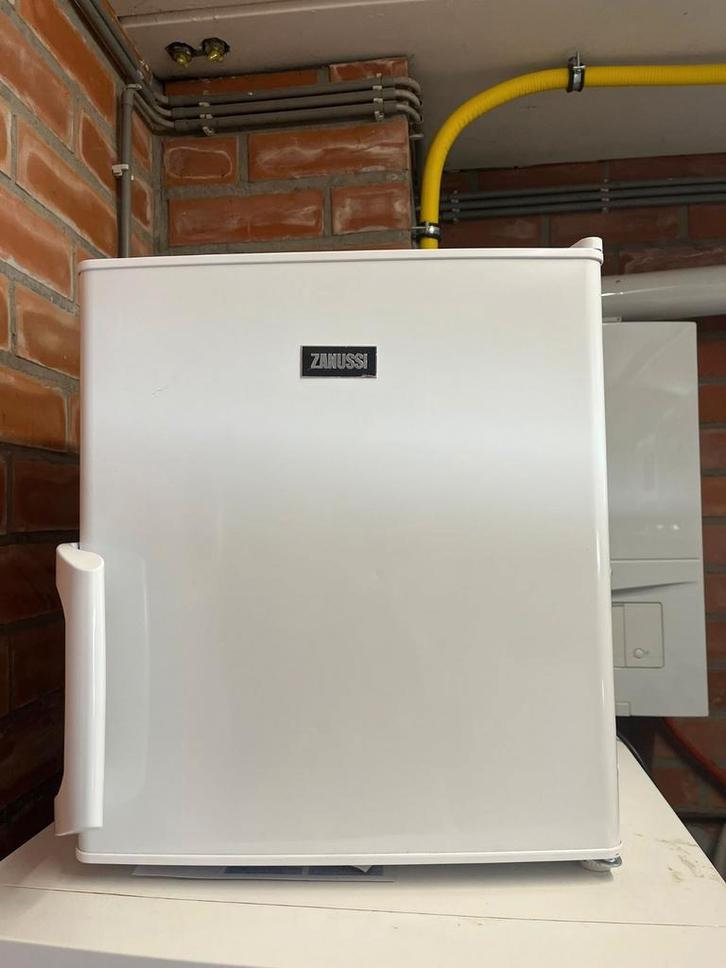 Nette Zanussi mini diepvries / tafelmodel (Wit), Elektronische apparatuur, Vriezers en Diepvrieskisten, Vrijstaand, Ophalen