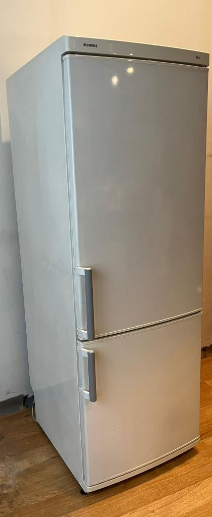 Koelkast + Ijskast. Siemens. Wit, Avec compartiment congélateur, Utilisé, 200 litres ou plus, 45 à 60 cm