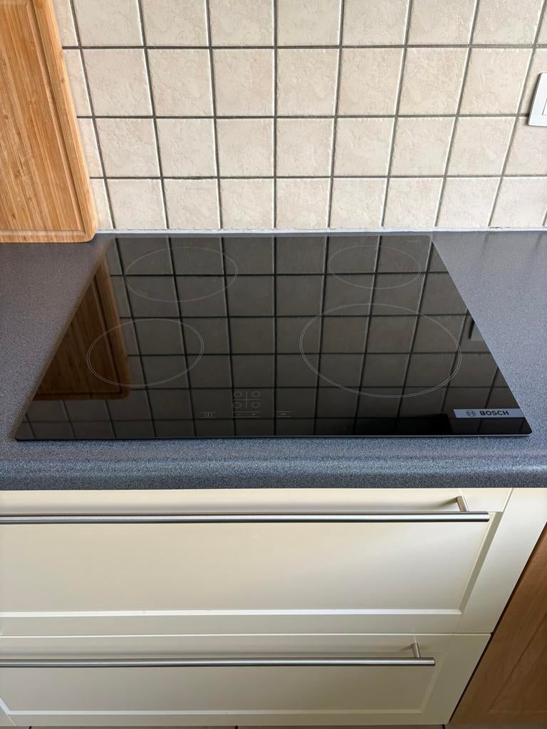 Table de cuisson vitrocéramique BOSCH 60cm - 4 zones cuisson, Electroménager, Tables de cuisson, 4 zones de cuisson, Comme neuf