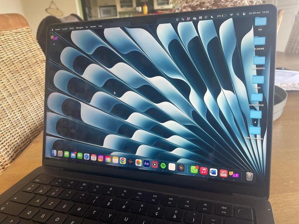 Apple MacBook Pro (M3, 2023), Ophalen