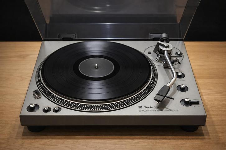 Technics SL-1300, TV, Hi-fi & Vidéo, Tourne-disques, Utilisé, Tourne-disque, Technics, Automatique, Enlèvement ou Envoi