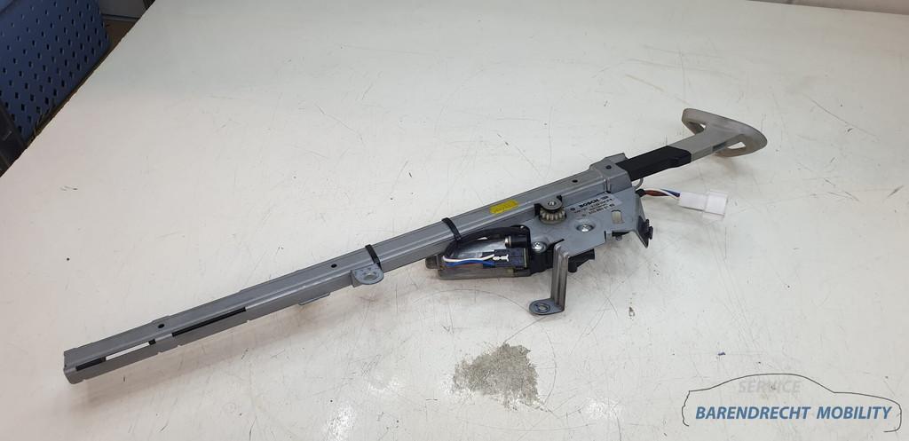 Gordelaangever Mercedes CLK W209 links voor A2038600182 orig, Gebruikt, Mercedes-Benz AG, Mercedes-Benz, Mercedesstrasse 120
70372  Stuttgart, DE