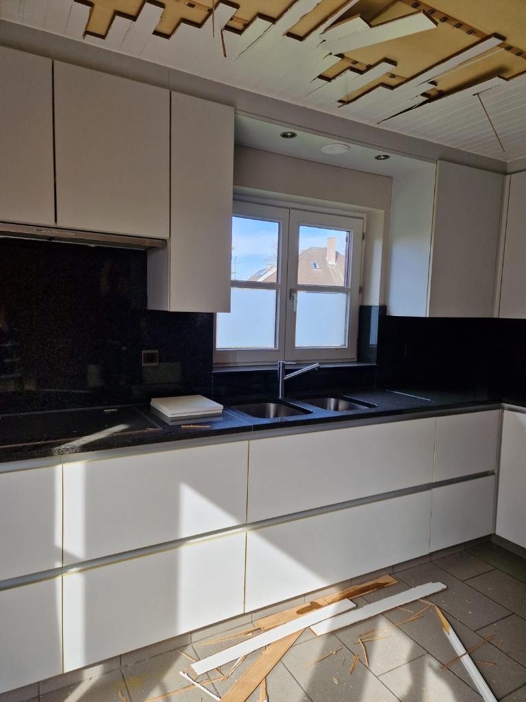 Keuken, Maison & Meubles, Cuisine | Cuisines complètes, Comme neuf, Cuisine d'angle, Blanc, Granit ou Pierre, Sans poignée, Brillant ou Laqué