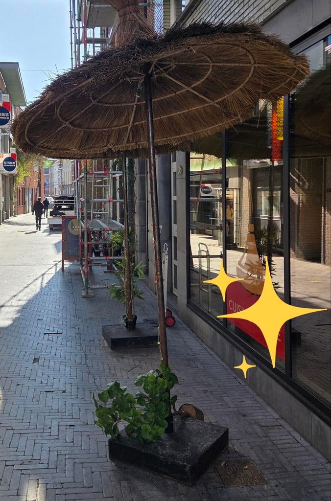 Rieten parasols met verzwaarde voet, Enlèvement