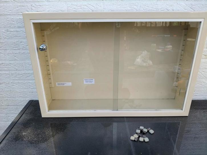Cabinet de médecin/armoire à pharmacie, suspendu ou debout., Maison & Meubles, Armoires | Autre, Enlèvement