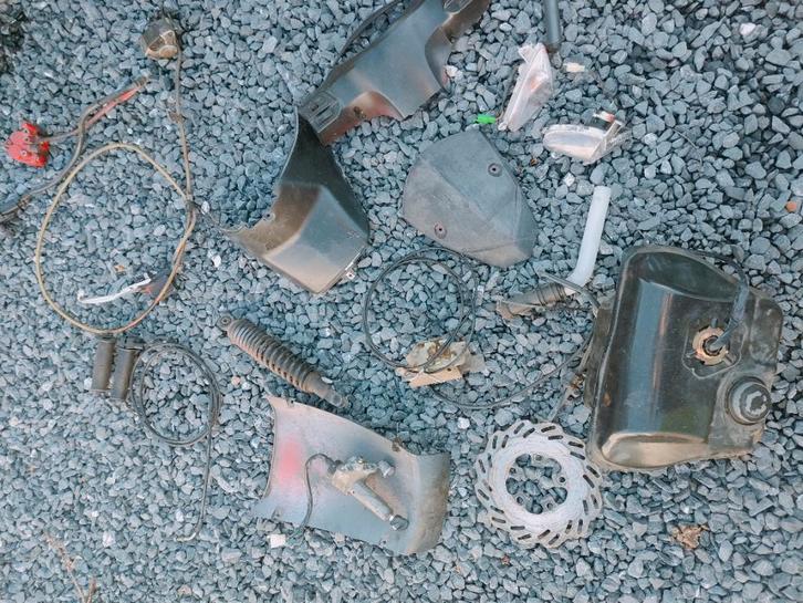 Pièce sym symphony sr,neiman,frein,...., Vélos & Vélomoteurs, Pièces de cyclomoteur | Scooters, SYM, Réservoir, Enlèvement