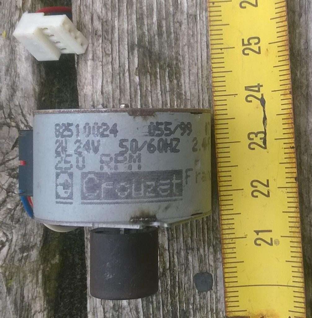 Electromotor, 24 Volt AC 50/60 Hz, 250 rpm 2 Watt, Hobby en Vrije tijd, Elektronica-componenten, Gebruikt, Ophalen of Verzenden