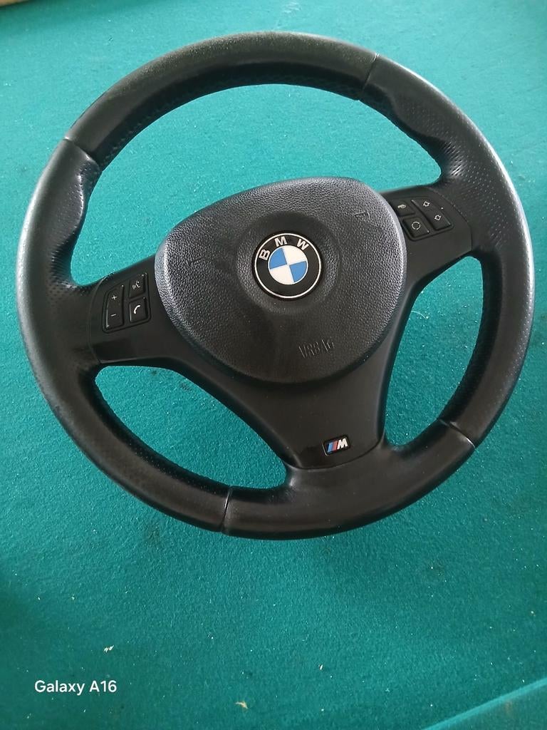 Volant pack M bmw série e81 e82 e84 e87 e88 e90 e91 e92 e93, Autos : Pièces & Accessoires, Commande, BMW