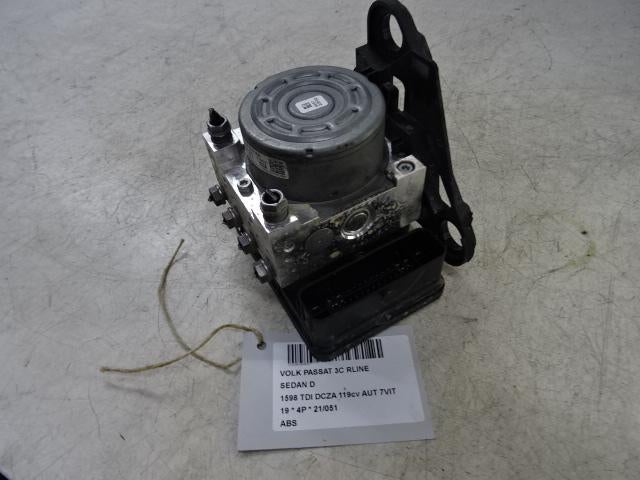 BLOC ABS (FREINS ANTI-BLOCAGE) Passat (3G2) (5Q0614517FA), Volkswagen, Mevr. I. Hauben, Utilisé, Rue de l'Espoir 34 34
4030  GRIVEGNÉE, BE