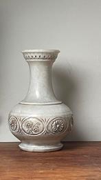 Vaas met reliëf., Antiek en Kunst, Ophalen