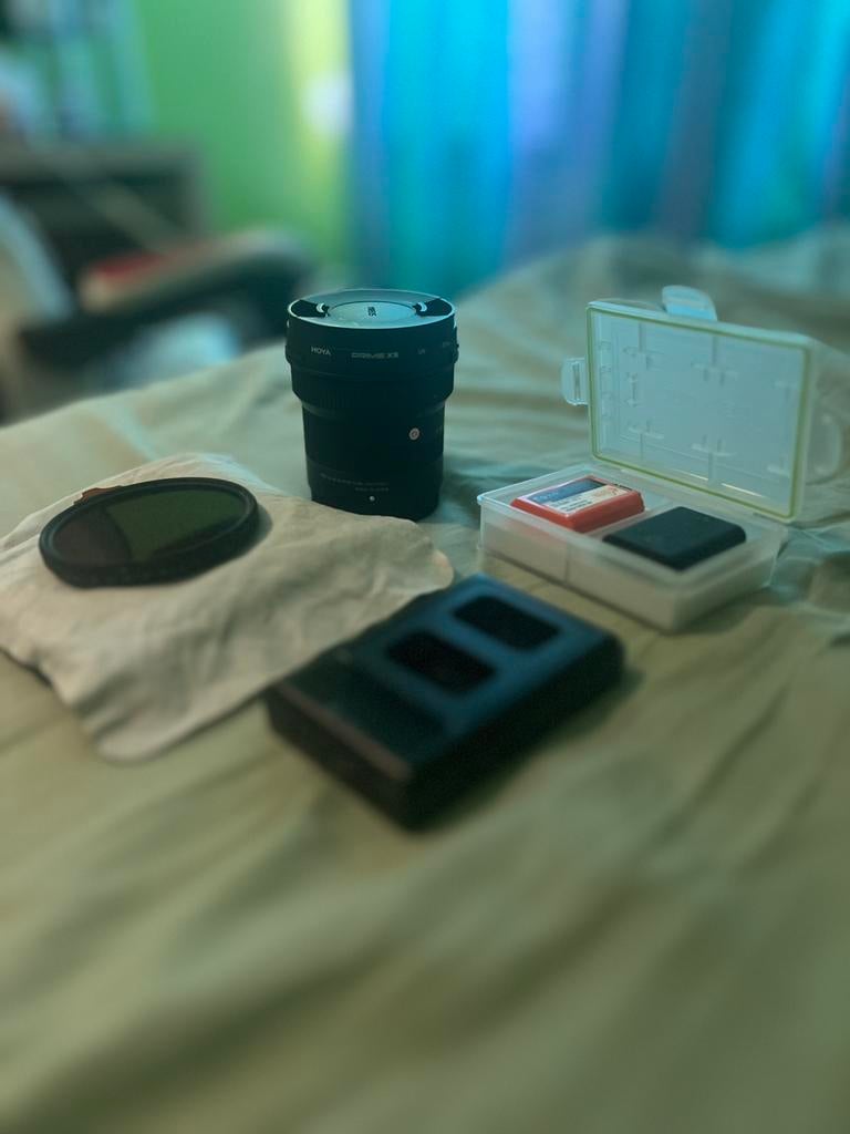 Objectif Sigma 10-18mm f/2.8 DC DN + filtres+ batteries, Enlèvement