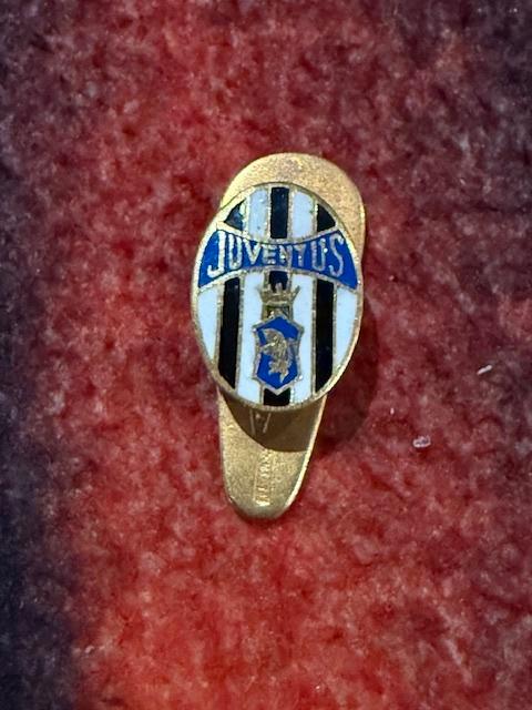18 karaat goud , juventus , voetbalpin, buttonhole, Verzamelen, Sportartikelen en Voetbal, Gebruikt, Ophalen of Verzenden