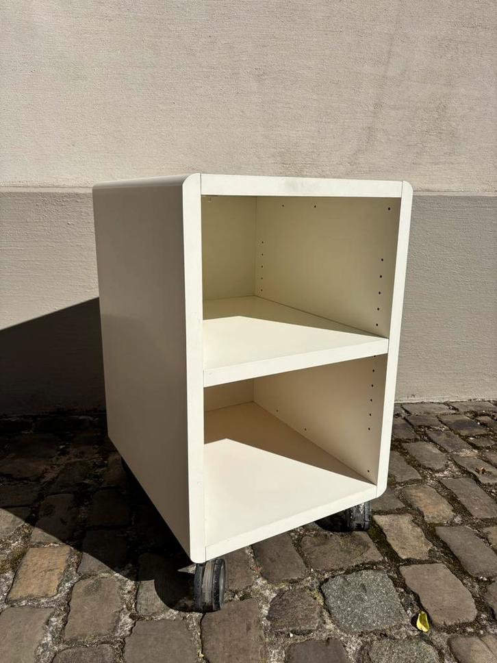 Wit houten kastje op wielen van IKEA, Huis en Inrichting, Kasten | Overige, Zo goed als nieuw, Ophalen