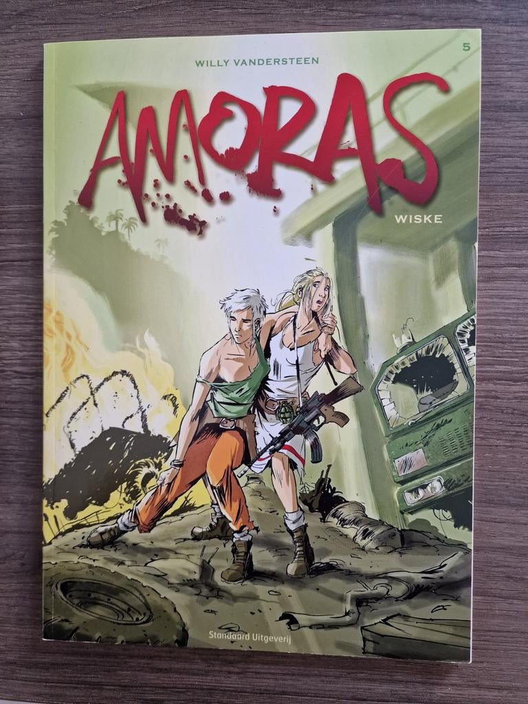 Strips. Amoras, Willy Vandersteen, Ophalen of Verzenden, Zo goed als nieuw, Meerdere stripboeken