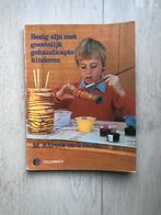 Boek; Bezig zijn met geestelijk gehandicapte kinderen., Enlèvement, Comme neuf