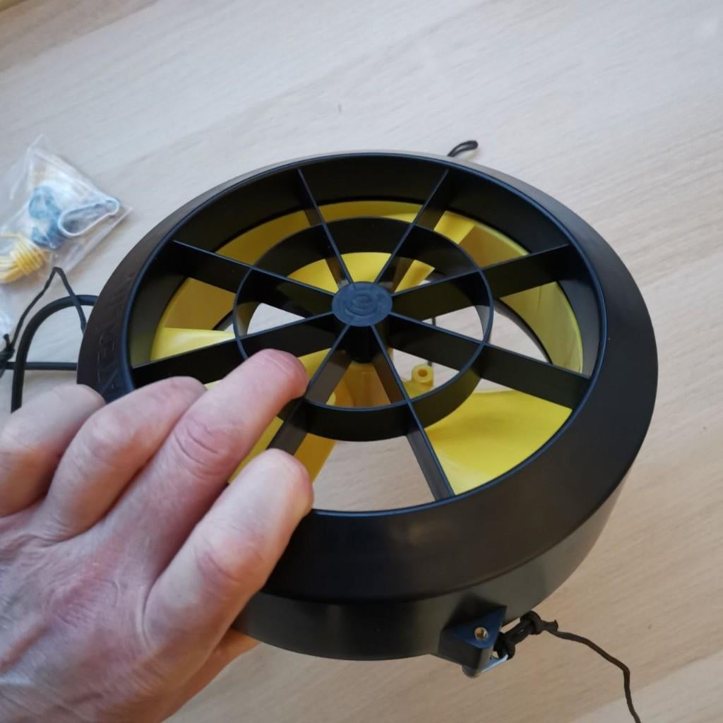 Pocket waterturbine die stroom opwekt uit rivieren, Ophalen, Zo goed als nieuw