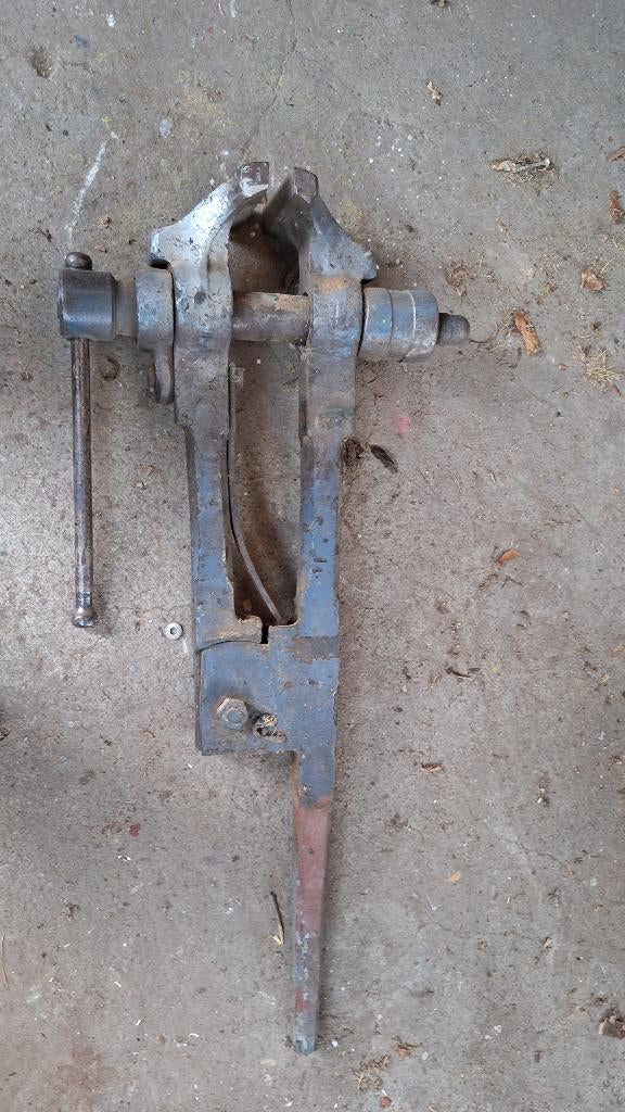 Staartbankschroef smidsebankschroef in nieuwstaat, Enlèvement, Comme neuf, Étau