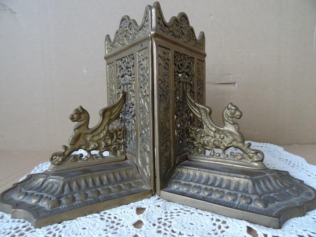 Antieke koperen boekensteunen met griffioenen Gothic Revival, Ophalen of Verzenden, Koper