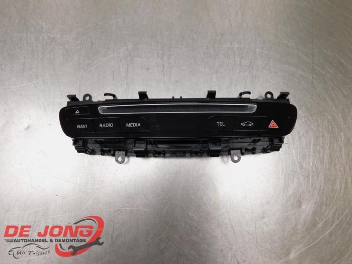 Radiobedienings paneel van een Mercedes C-Klasse, Gebruikt, -, Ophalen of Verzenden, -