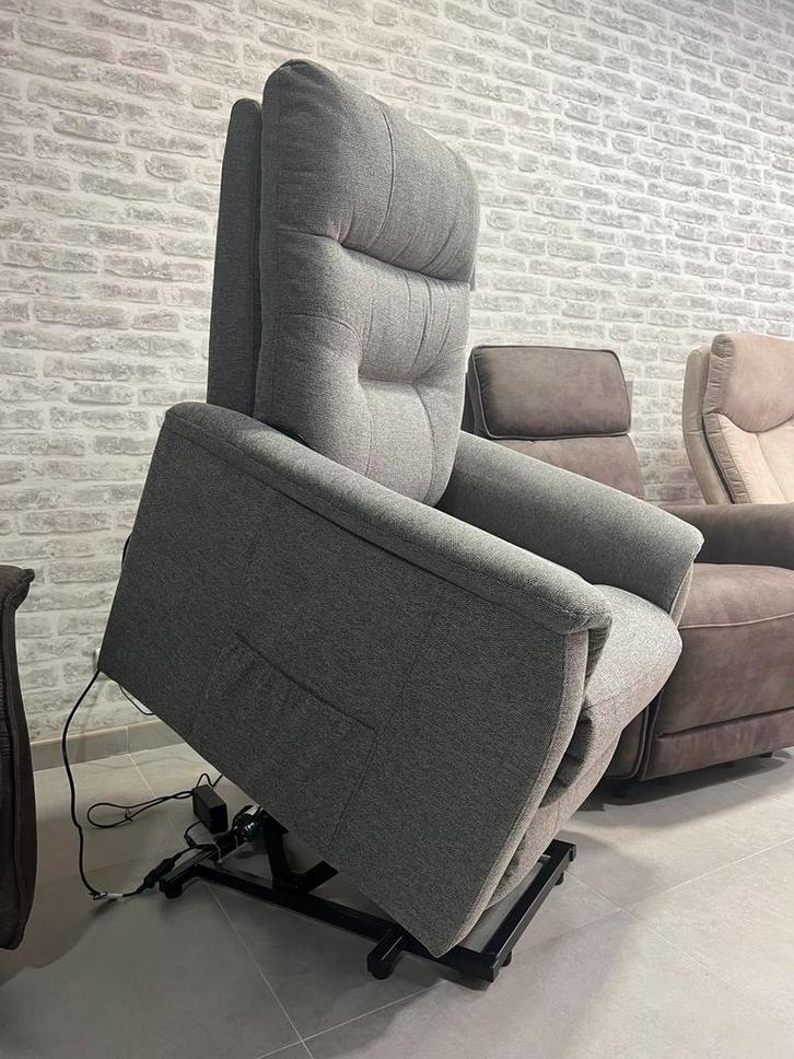 NOUVEAU FAUTEUIL INCLINABLE ÉLECTRIQUE RELEVEUR POUR 495€ !, Maison & Meubles, Canapés | Sofas & Chaises Longues, Neuf, Tissus