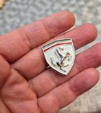 Ferrari logo emblem, vintage goudkleurige dasspeld/haarspeld, Ophalen of Verzenden, Zo goed als nieuw