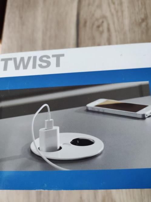 bureau of keuken stekker TWIST BACHMANN 2 USB, 1 stopcontact, Doe-het-zelf en Bouw, Elektriciteit en Kabels, Nieuw, Stekker, Ophalen